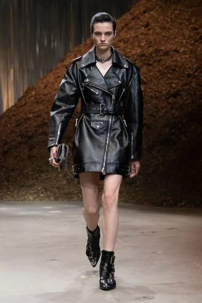 Look 26
